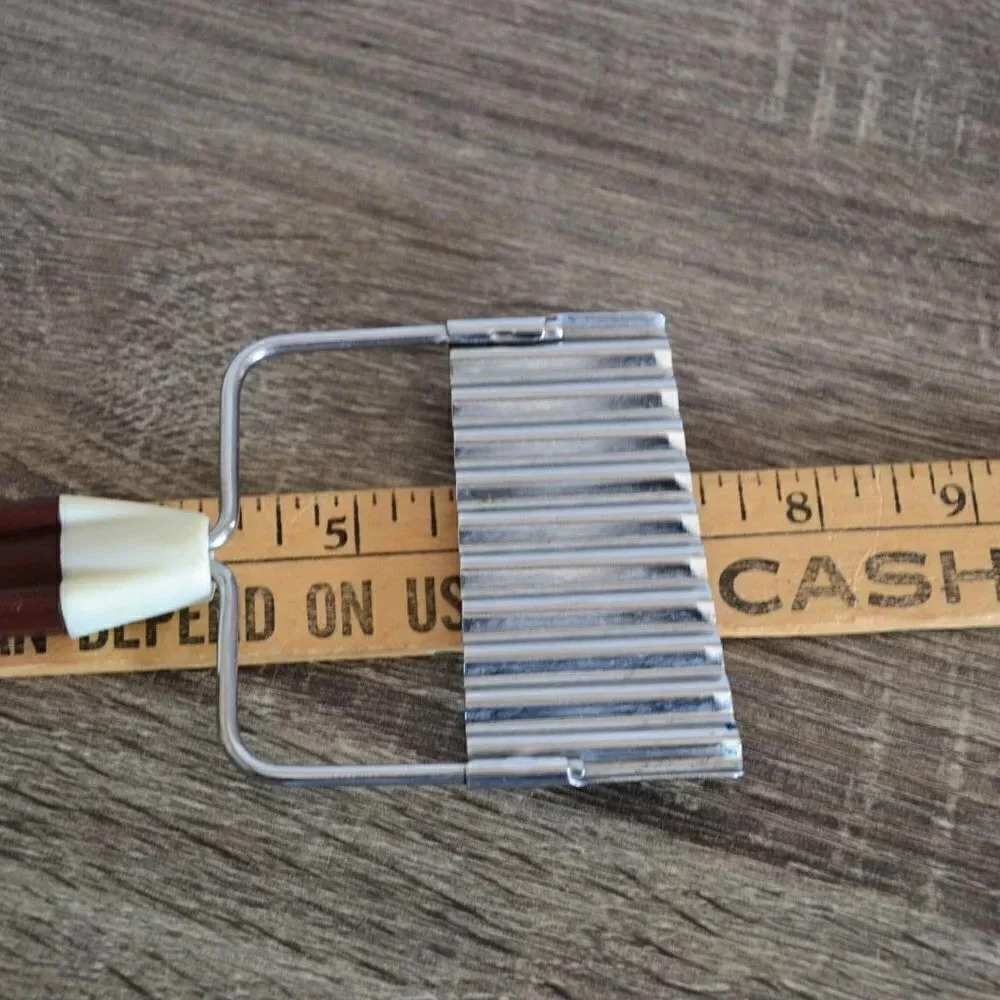 Vtg Handheld Crinkle Cutter - Picture 6 of 7